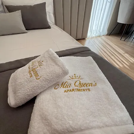Mia Queens *